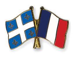 drapeaux croisés comportant à gauche le drapeau du Québec et à droite le drapeau français.